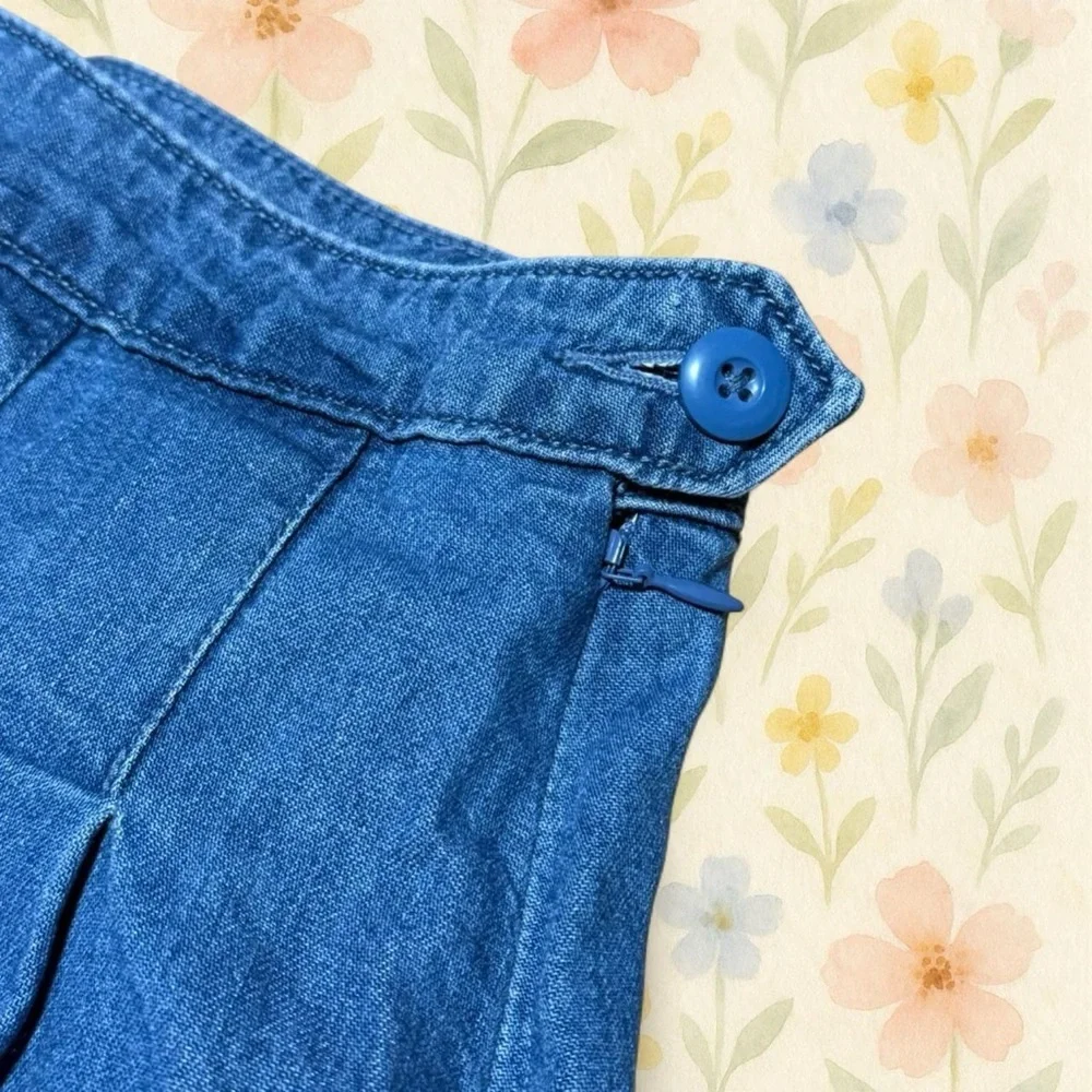 American Eagle Chambray Mini Skirt Size 8 Blue Pleated Skort Denim Look - Picture 2 of 4